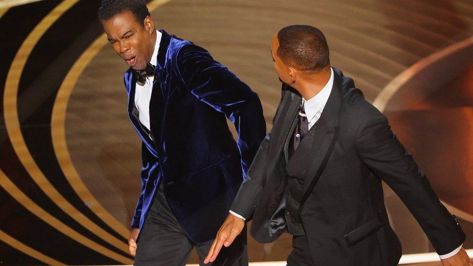 Oscar Ödülleri'nde Will Smith, Chris Rock'ı sahnede tokatladı Oscar Ödülleri'nde Will Smith, Chris Rock'ı sahnede tokatladı