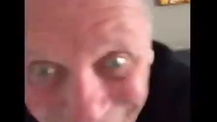 Usta aktör Anthony Hopkins'in ilginç dansı hayranlarını şaşırttı Usta aktör Anthony Hopkins'in ilginç dansı hayranlarını şaşırttı