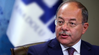 Başbakan Yardımcısı tecrübe kazanmak için Narcos dizisini izliyor