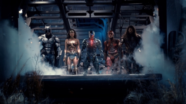 Justice League filminden ekip fotoğrafı geldi Justice League filminden ekip fotoğrafı geldi
