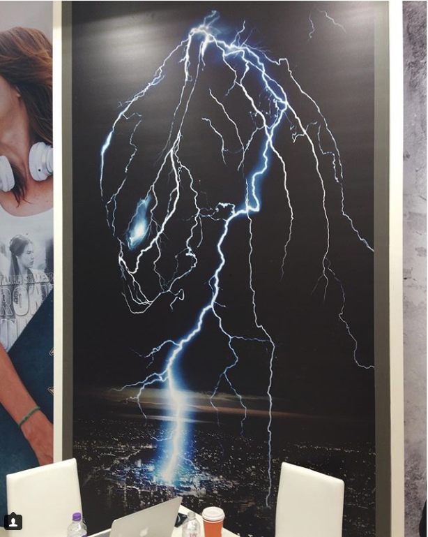 Predator filmi için ilgi çekici bir poster yayınlandı Predator filmi için ilgi çekici bir poster yayınlandı
