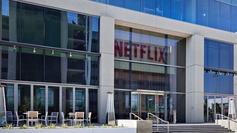 Netflix 300 çalışanı işten çıkardı ve reklamlı paketini onayladı Netflix 300 çalışanı işten çıkardı ve reklamlı paketini onayladı