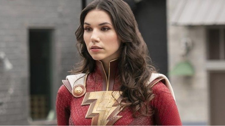 Yeni Wonder Woman Grace Caroline Currey mi? Yeni Wonder Woman Grace Caroline Currey mi?