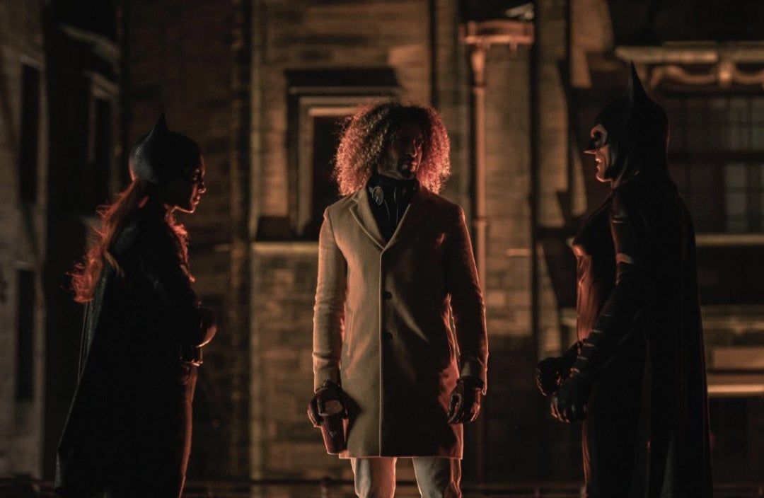 Filmin yönetmeni Batgirl ve Batman'in yer aldığı bir sahne paylaştı Filmin yönetmeni Batgirl ve Batman'in yer aldığı bir sahne paylaştı