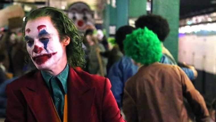 Joker'in çöküşünü gösteren bir kamera arkası videosu sızdırıldı Joker'in çöküşünü gösteren bir kamera arkası videosu sızdırıldı