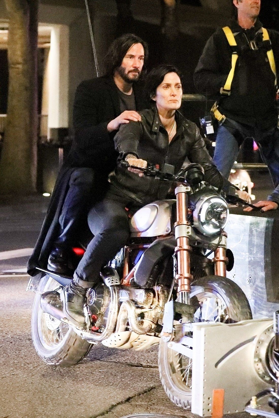 Keanu Reeves ve Carrie-Anne Moss, The Matrix 4 hakkında konuştu Keanu Reeves ve Carrie-Anne Moss, The Matrix 4 hakkında konuştu