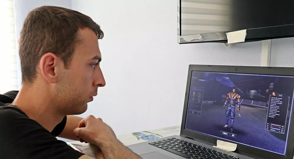5 bin TL'lik karakteri soyulan Türk oyuncu polise başvurdu 5 bin TL