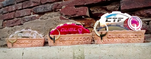 Quakecon 2010 kazananlarına verilecek kupalar