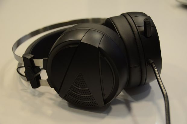 Monster Pusat 7.1 Surround Headset - 2 Monster Pusat 7.1 Surround Headset - 2