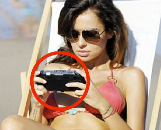 Ünlü model PS Vita'yı yanlış tutarsa Ünlü model PS Vita'yı yanlış tutarsa