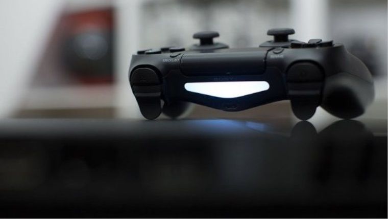 DualShock 4, konsol tarihinin en iyi satan kontrolcüsü oldu DualShock 4, konsol tarihinin en iyi satan kontrolcüsü oldu