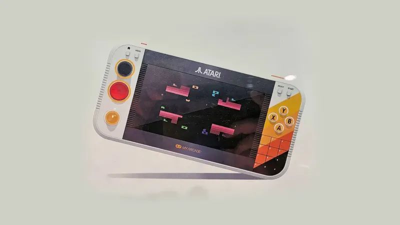 Atari Yeni Retro El Konsolunu Duyurdu Atari Yeni Retro El Konsolunu Duyurdu