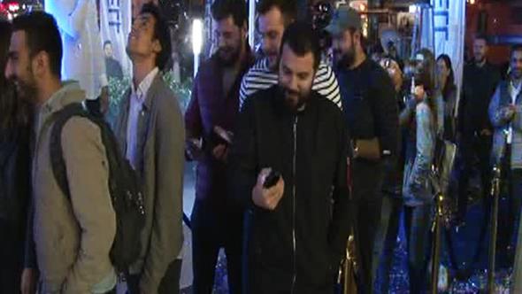 İstanbul'da iPhone 8 kuyruğu İstanbul'da iPhone 8 kuyruğu