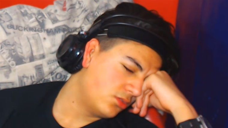 Vaktini boşa harcayan Türk YouTuber'dan yeni bir rekor daha Vaktini boşa harcayan Türk YouTuber'dan yeni bir rekor daha