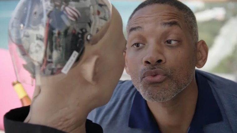 Robot Sophia ile flörtleşen Will Smith ağzının payını aldı Robot Sophia ile flörtleşen Will Smith ağzının payını aldı