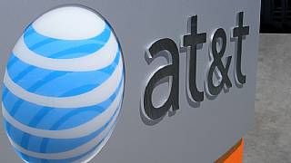 AT&T, Time Warner'ı satın alacağını açıkladı