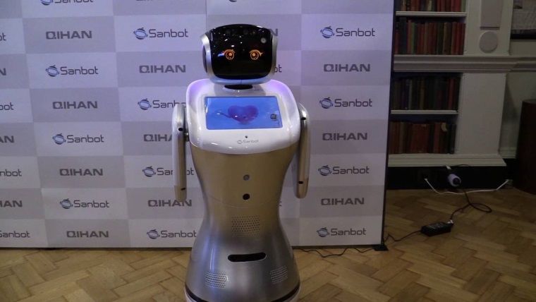Bakanın sözünü kesen Çinli robota formatlama cezası verildi Bakanın sözünü kesen Çinli robota formatlama cezası verildi