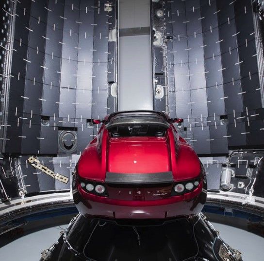 Elon Musk, Mars'a göndereceği arabasının fotoğrafını paylaştı - 2 Elon Musk, Mars'a göndereceği arabasının fotoğrafını paylaştı - 2