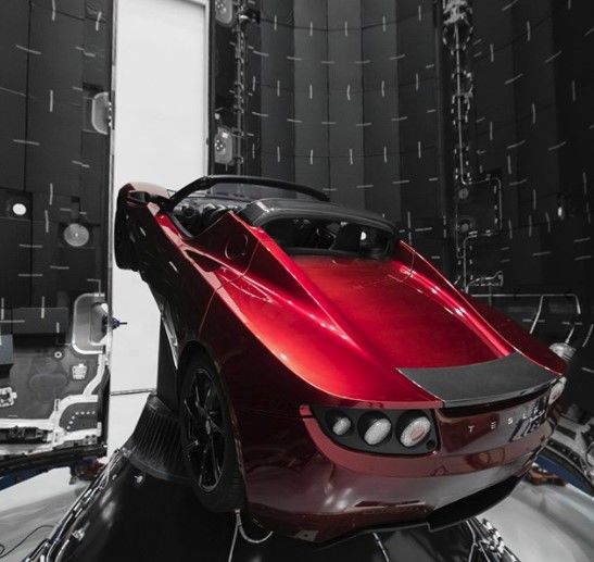 Elon Musk, Mars'a göndereceği arabasının fotoğrafını paylaştı - 3 Elon Musk, Mars'a göndereceği arabasının fotoğrafını paylaştı - 3