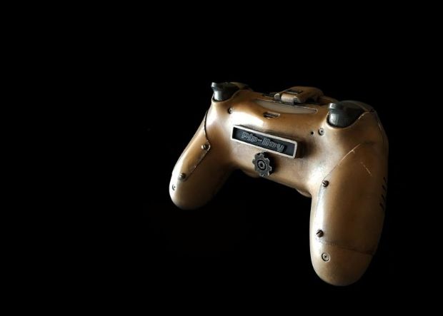 Fallout temalı Dualshock 4'ü görmelisiniz - 2 Fallout temalı Dualshock 4'ü görmelisiniz - 2