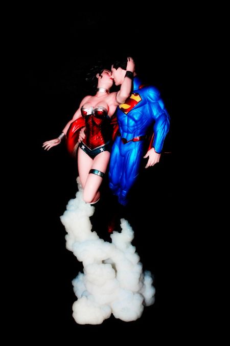 Superman & Wonder Woman The Kiss Statue (Figür İnceleme) - 5 Superman & Wonder Woman The Kiss Statue (Figür İnceleme) - 5